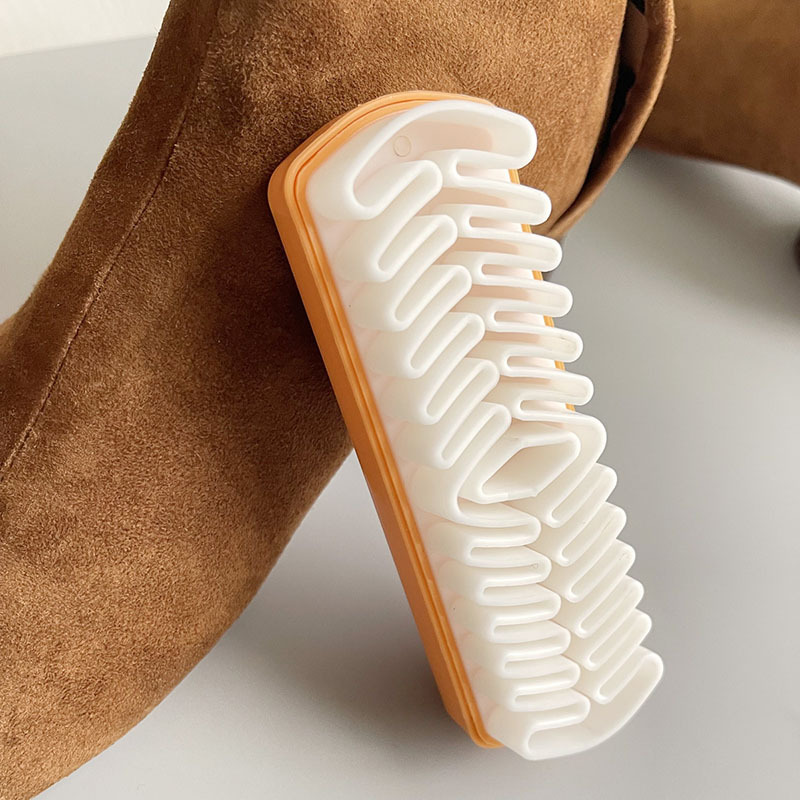 Brosse en cuir pour bottes en  - Sneaker Care Spray avis et prix